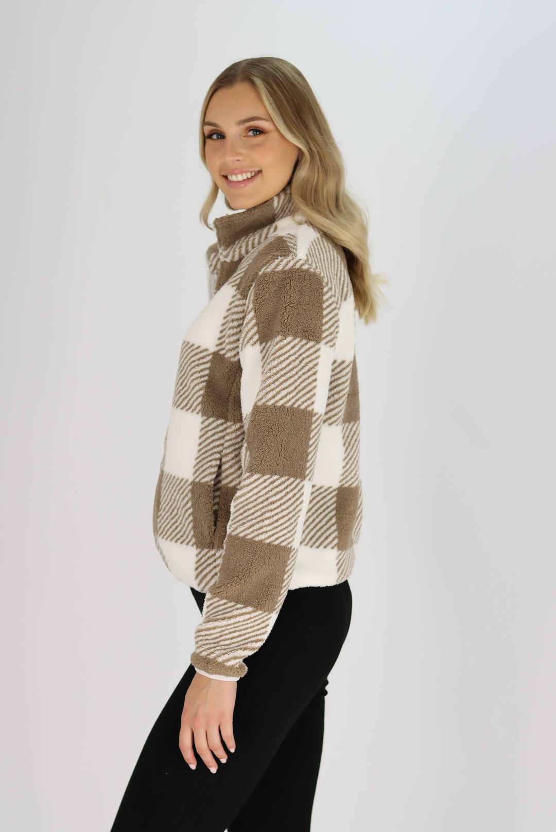 Jannet Plush Jumper In Mocha