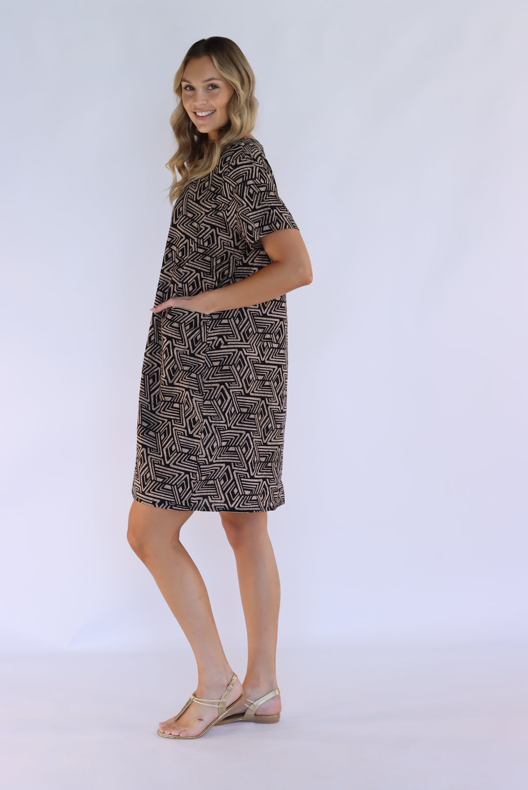 Emberly Shift Dress In Brown
